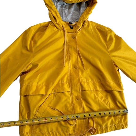 Divided H&M Yellow Lightweight Hoodie Windbreaker Jacket Size Small - Picture 12 of 17